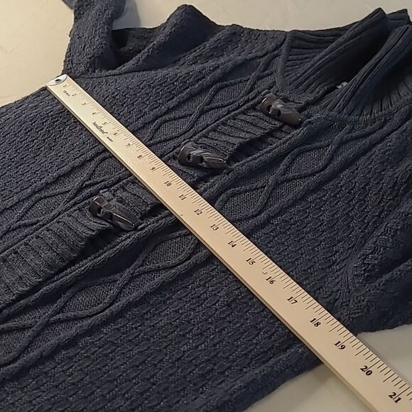 Croft&Barrow sz M gray sweater with faux whalebone button closure - Picture 5 of 8